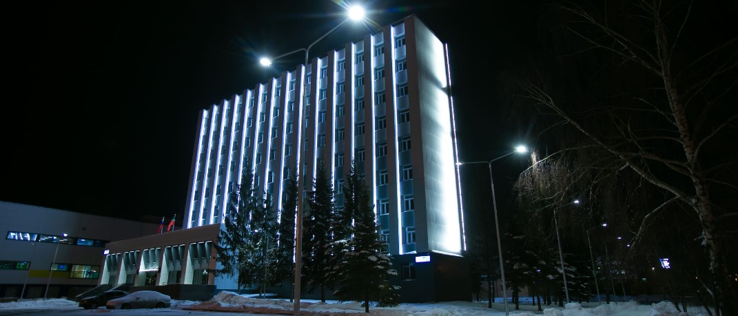 Пример подсветки фасада линейными архитектурными светильниками