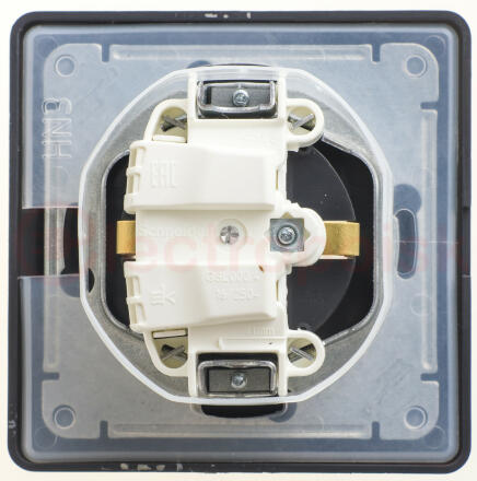 GLOSSA Розетка с заземлением со шторками с крышкой IP44 шоколад в сборе GLOSSA Розетка с заземлением со шторками с крышкой IP44 шоколад в сборе